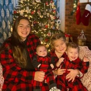 Meet your Posher, Casandra